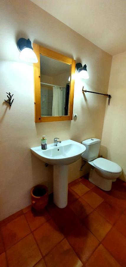 Traditional Hillside Cottage Гитио Екстериор снимка